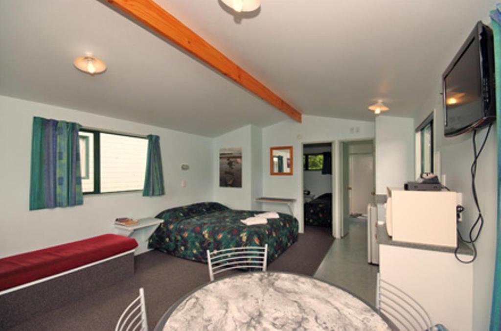 Omokoroa Kiwi Holiday Park Tauranga Room photo